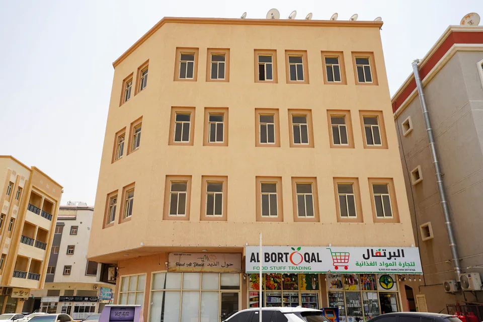 صورة من الصقر، تحت إدارة دار الإمارات في عجمان — لقطة 3